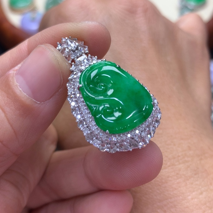 翡翠吊坠(不含链)18K金镶嵌