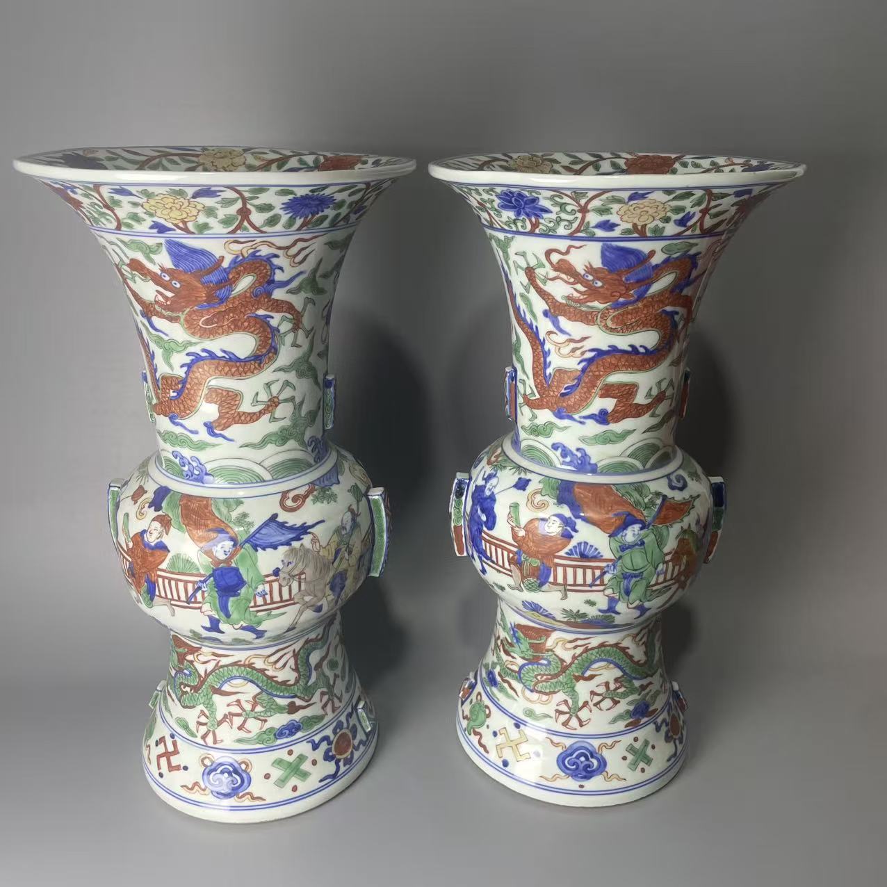 青花五彩人物龙纹花觚一对