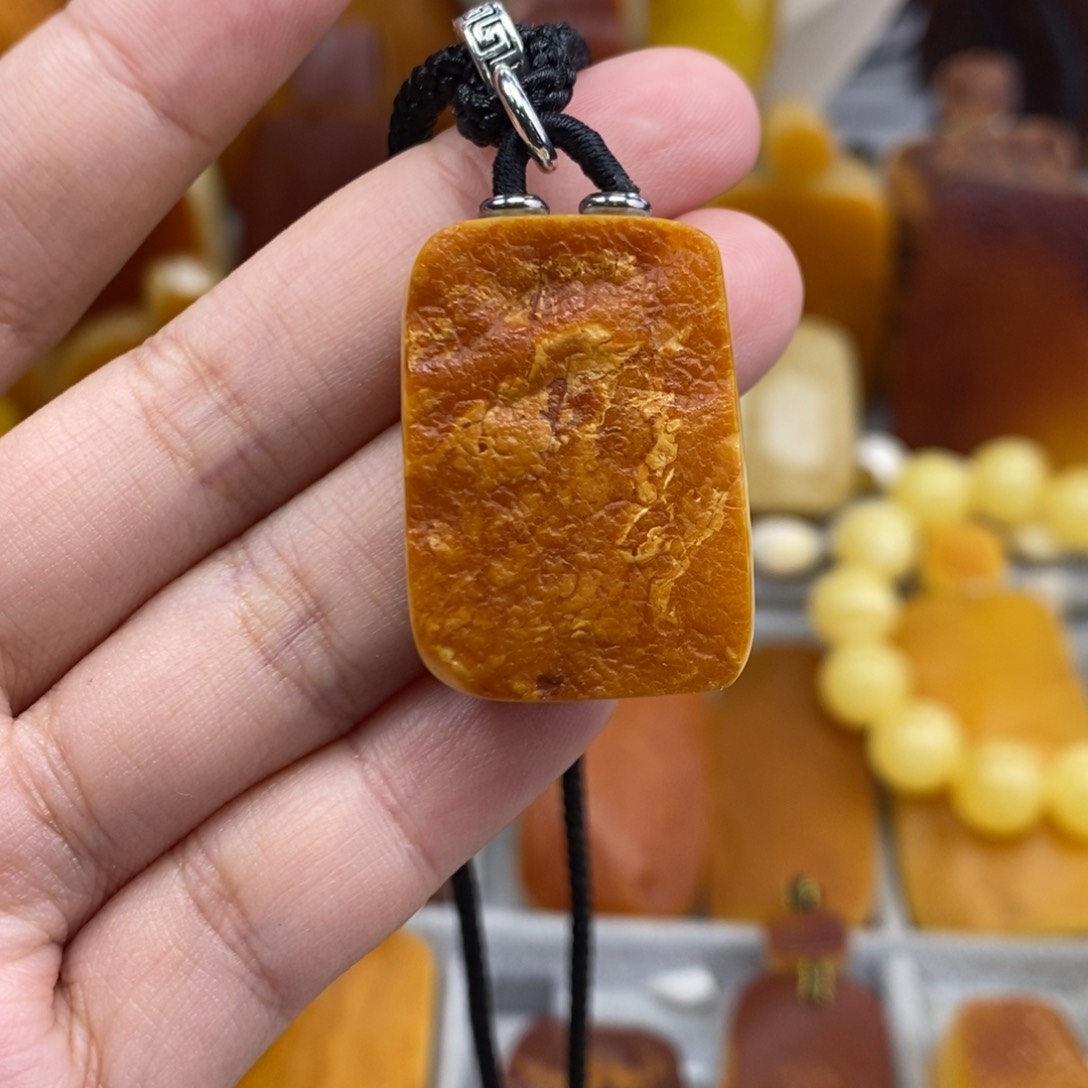 琥珀吊坠(赠链)未镶嵌