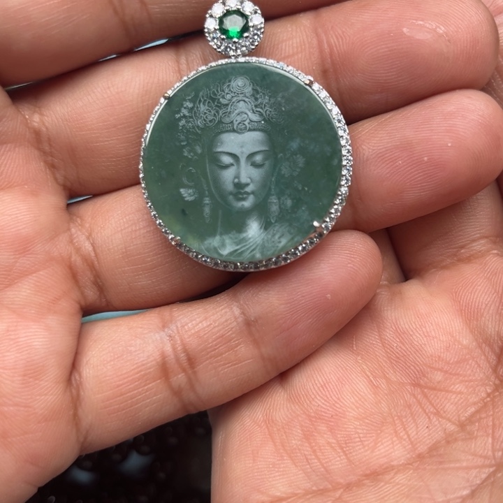 翡翠颈饰合金观音