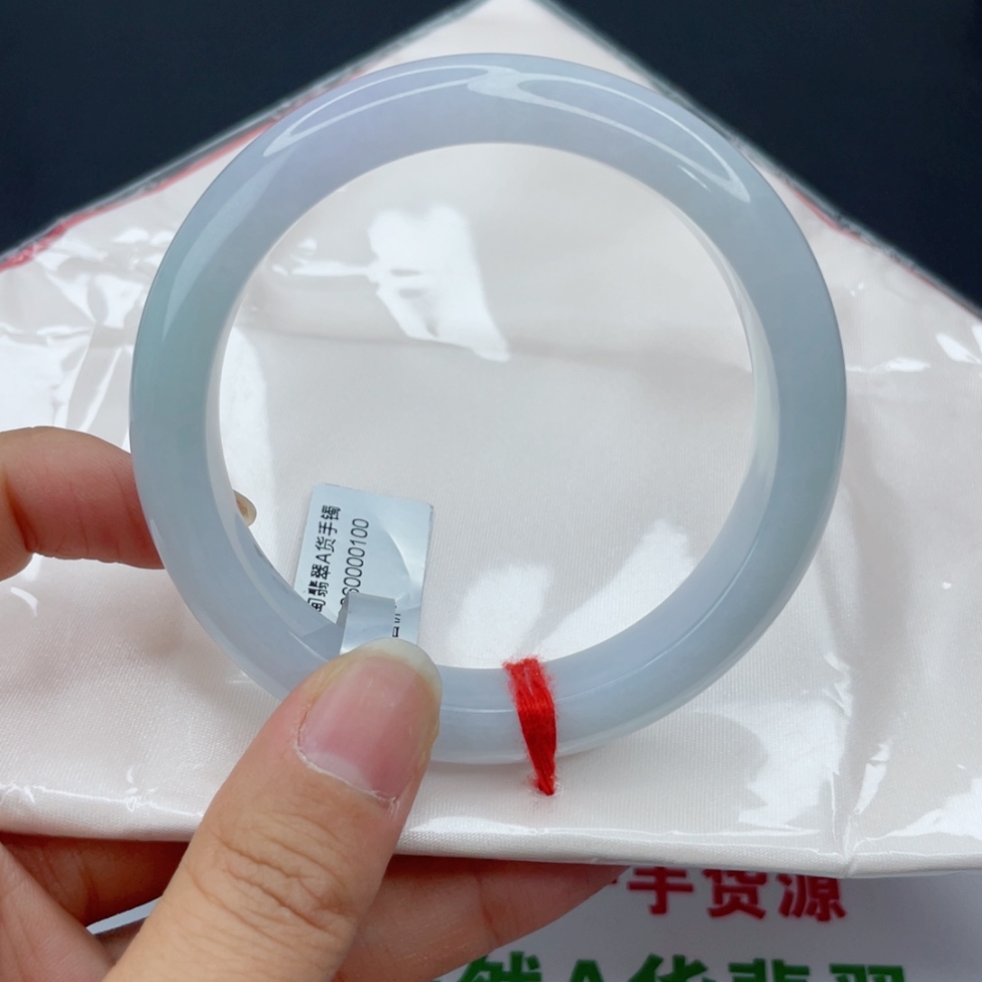 翡翠未镶嵌手镯A货春带彩