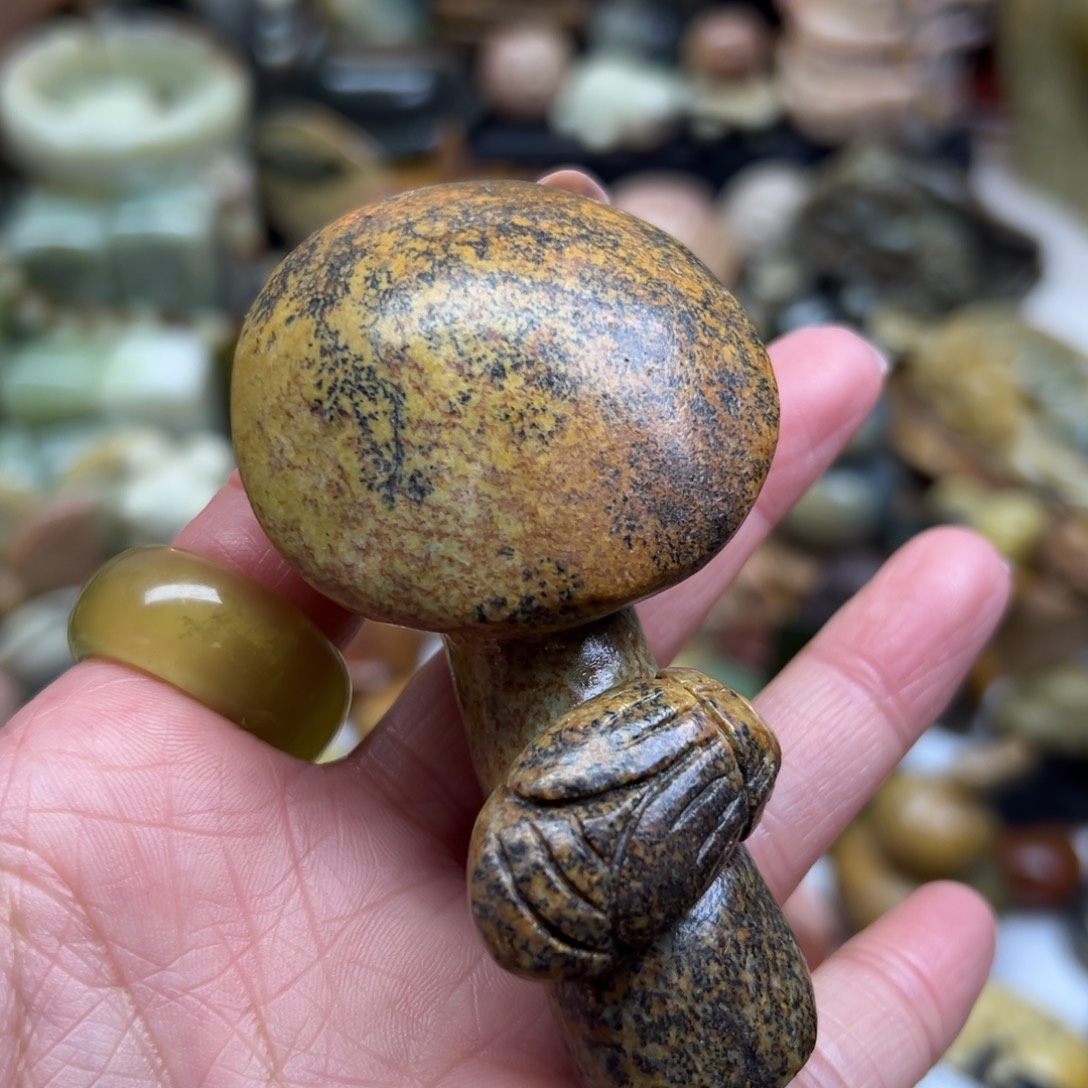 岫岩河磨玉（透闪石质玉）未镶嵌颈饰河磨玉大蘑菇