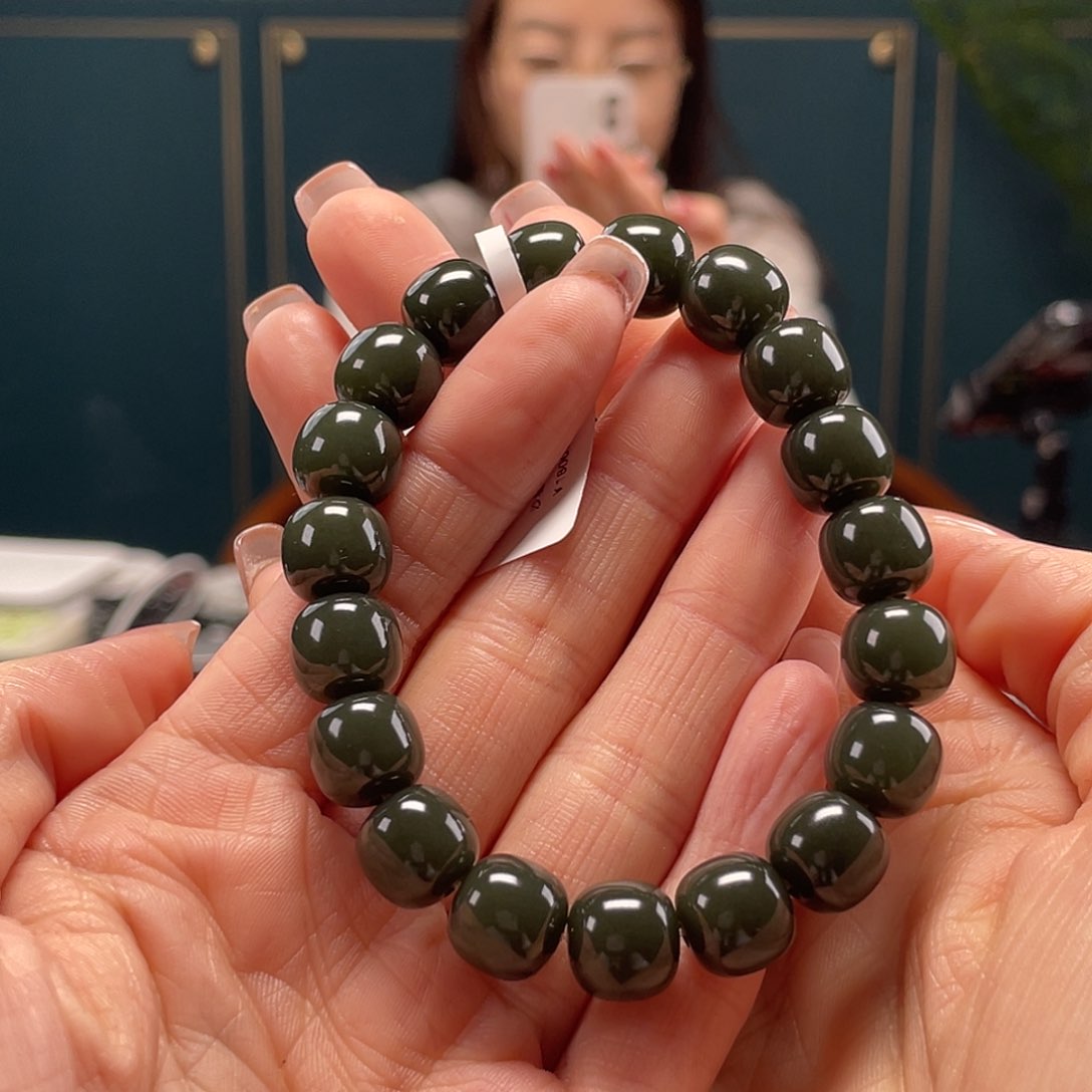 和田玉手串未镶嵌郭*沙枣青卡10.11老型