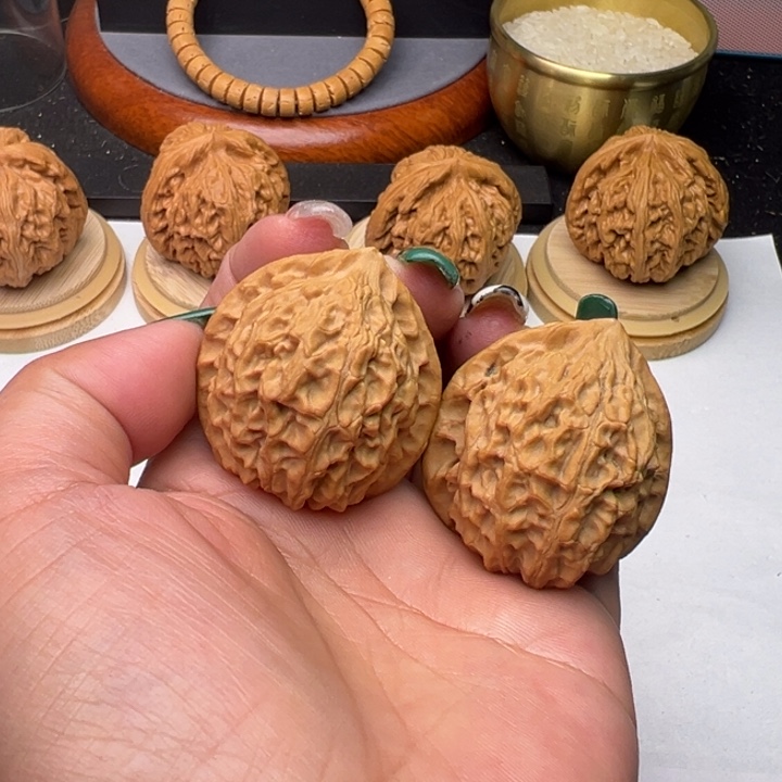 文玩核桃把件芳芳35金牛