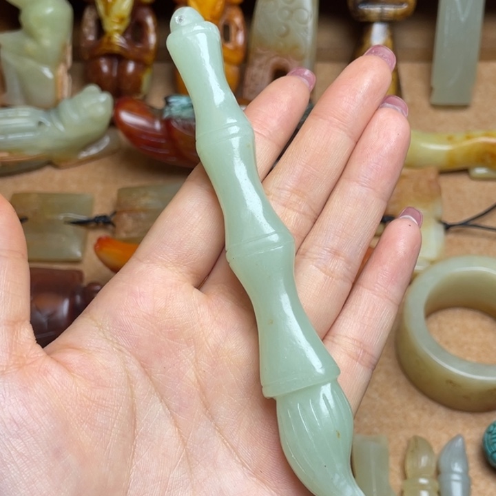 蛇纹石玉未镶嵌颈饰