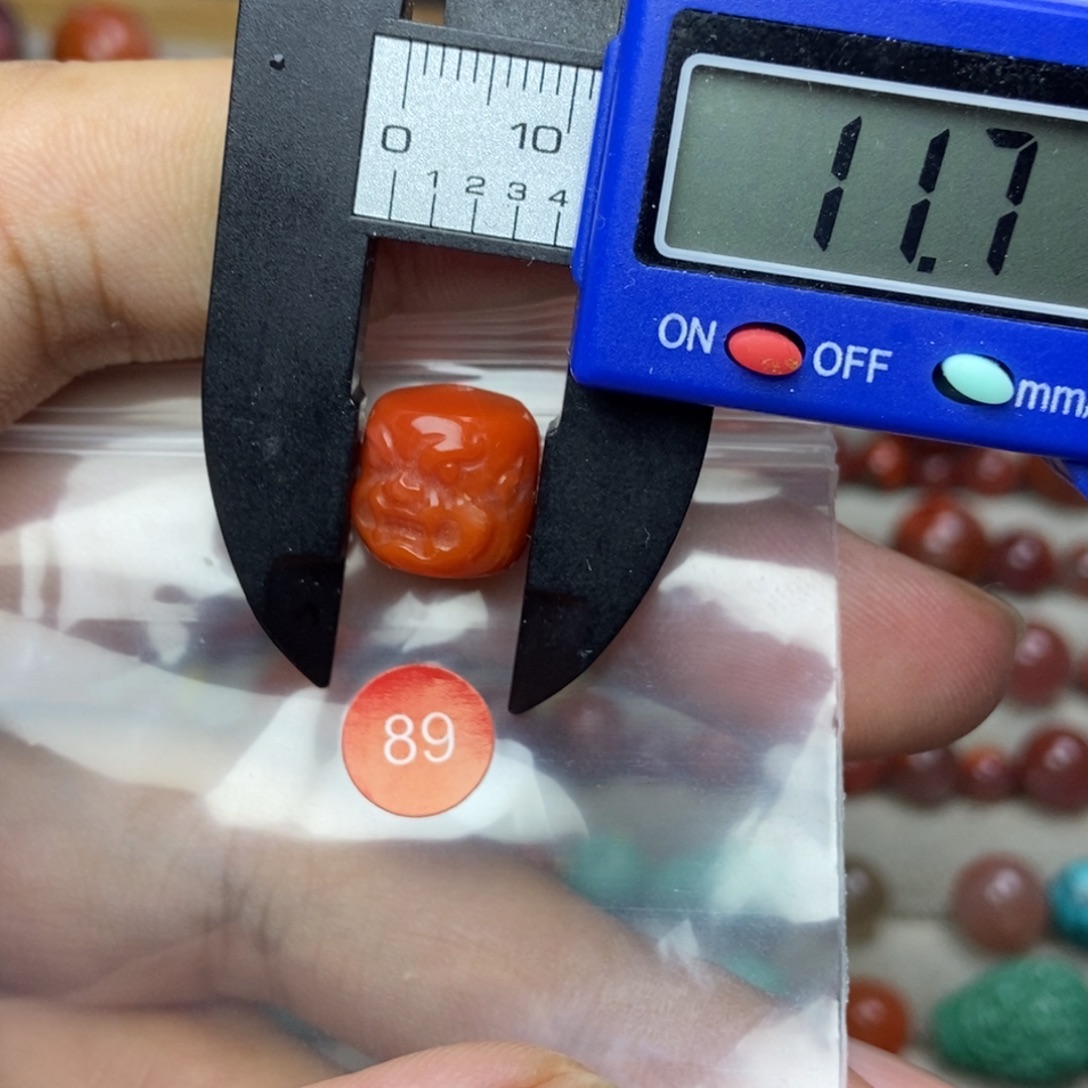 南红玛瑙未镶嵌有瑕疵