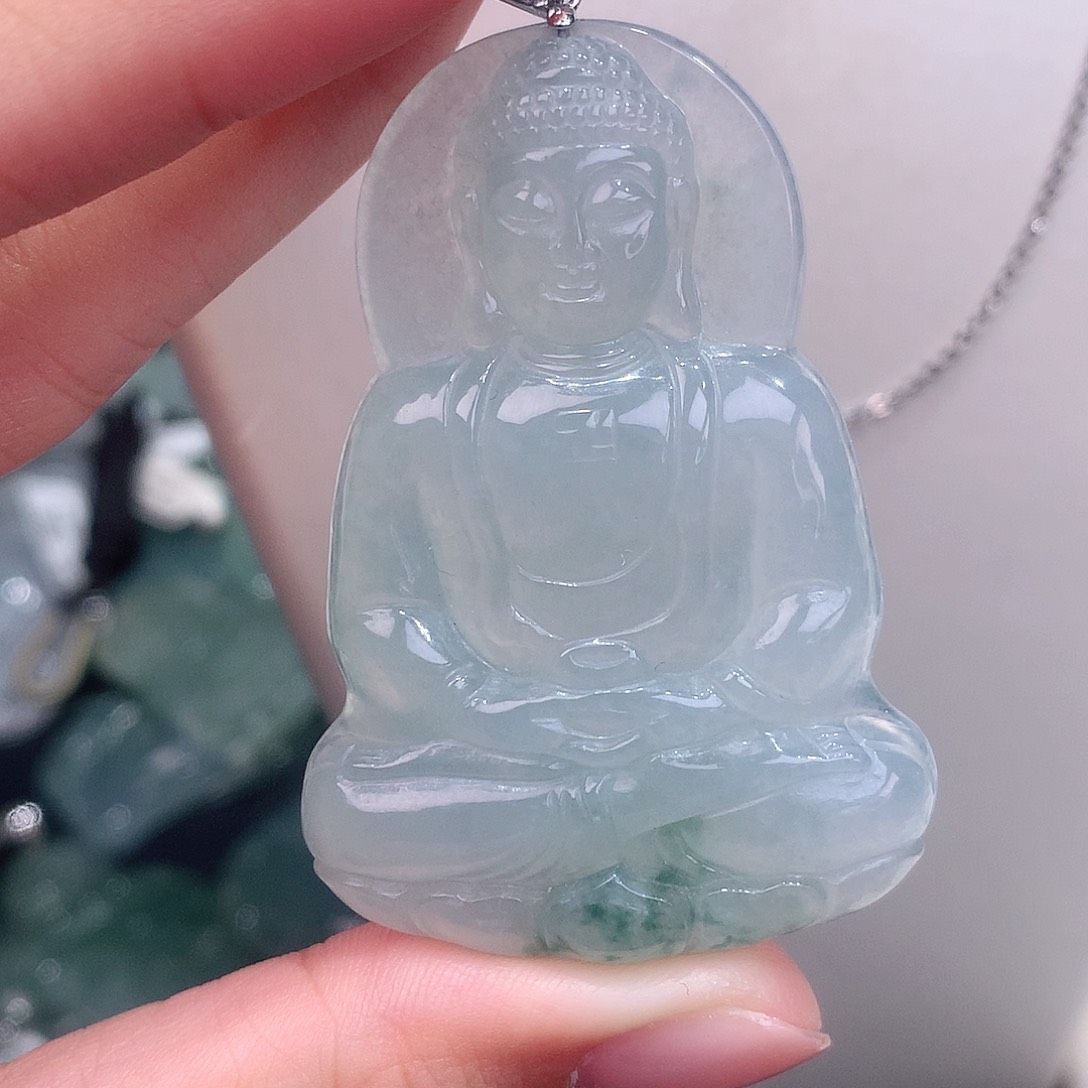 颈饰18K金镶嵌翡翠飘花大日如来