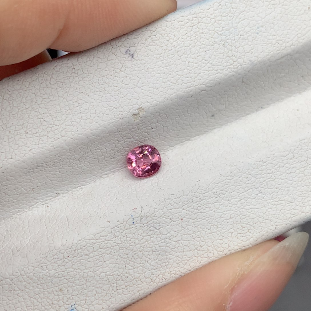 裸石未镶嵌尖晶石