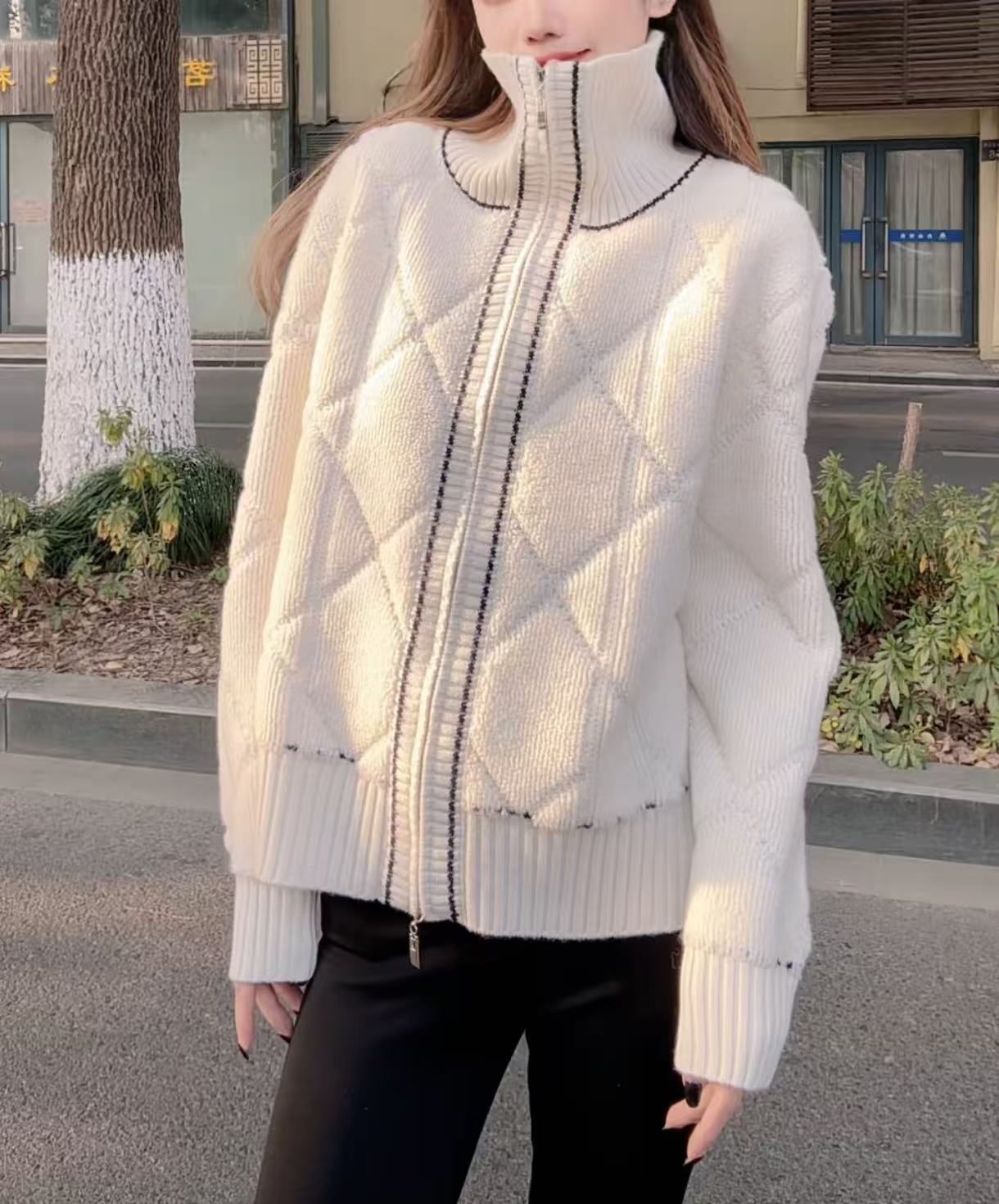 【100山羊绒】轻奢254666-时尚百搭圈圈绒菱形格圆领针织外套