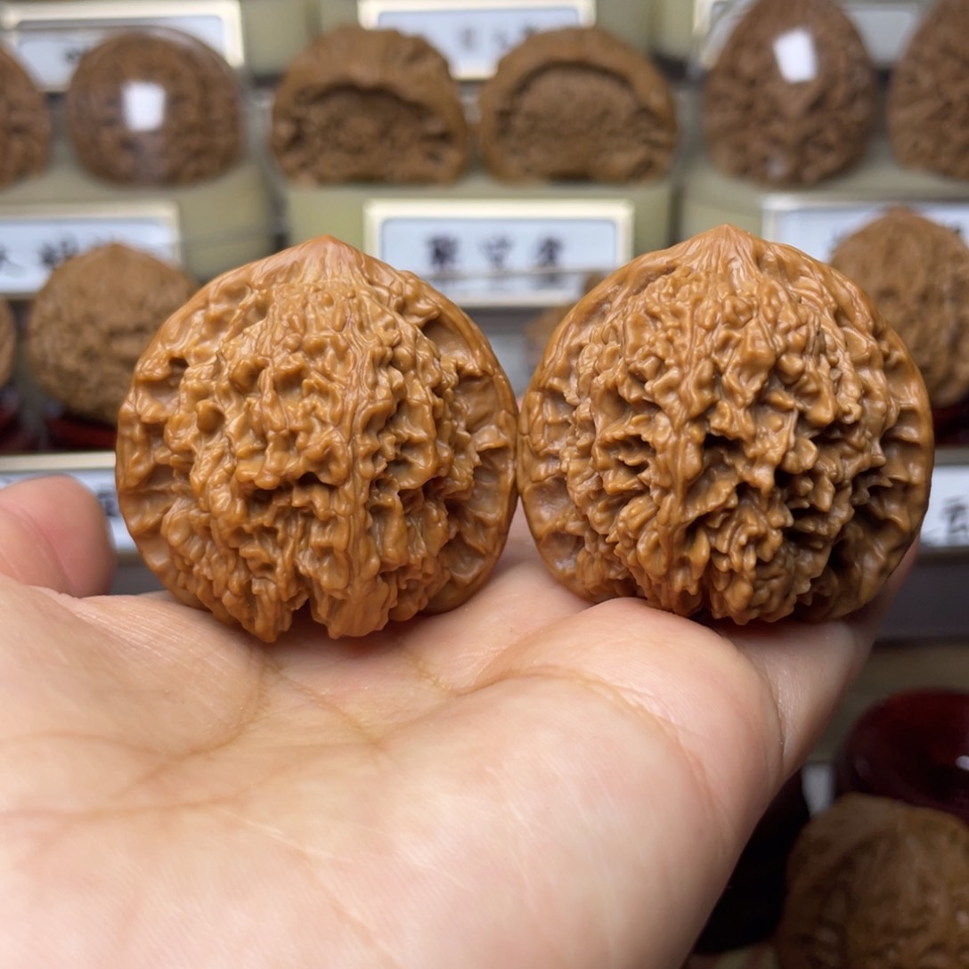 文玩核桃把件满天星40左右