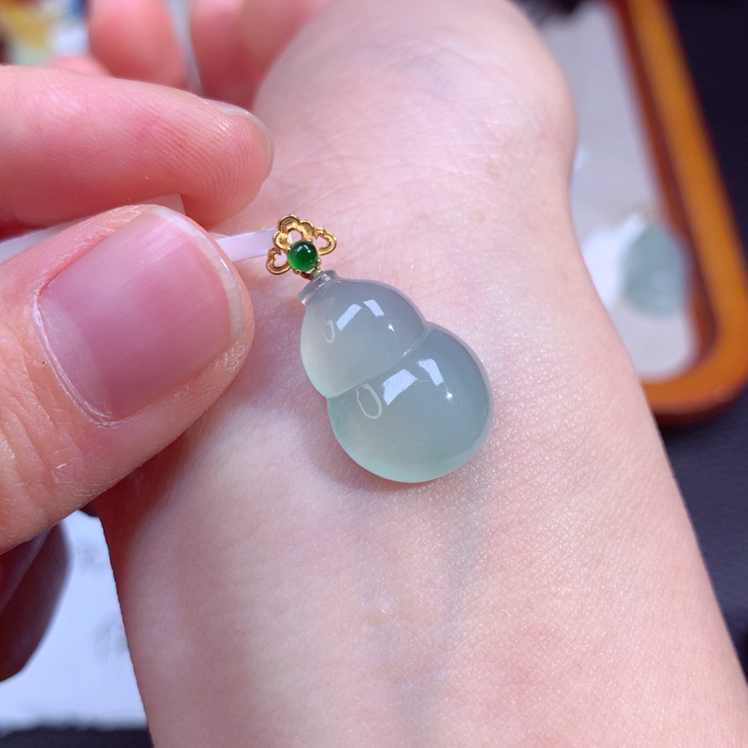 翡翠颈饰18K金镶嵌葫芦