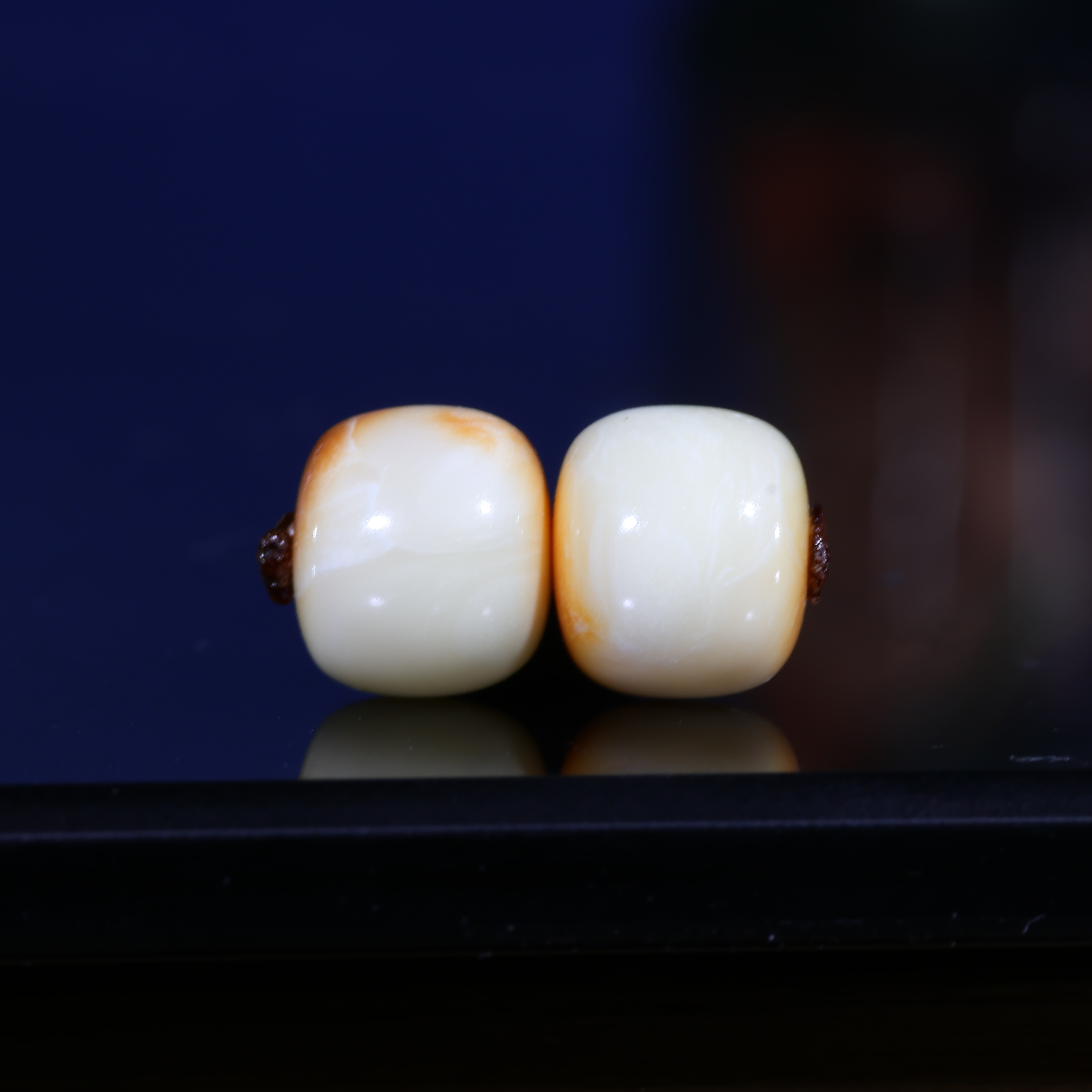 8m老型天然原矿一物一图瓷白蜡满蜡沁色对珠腰珠蜜蜡配饰-B870