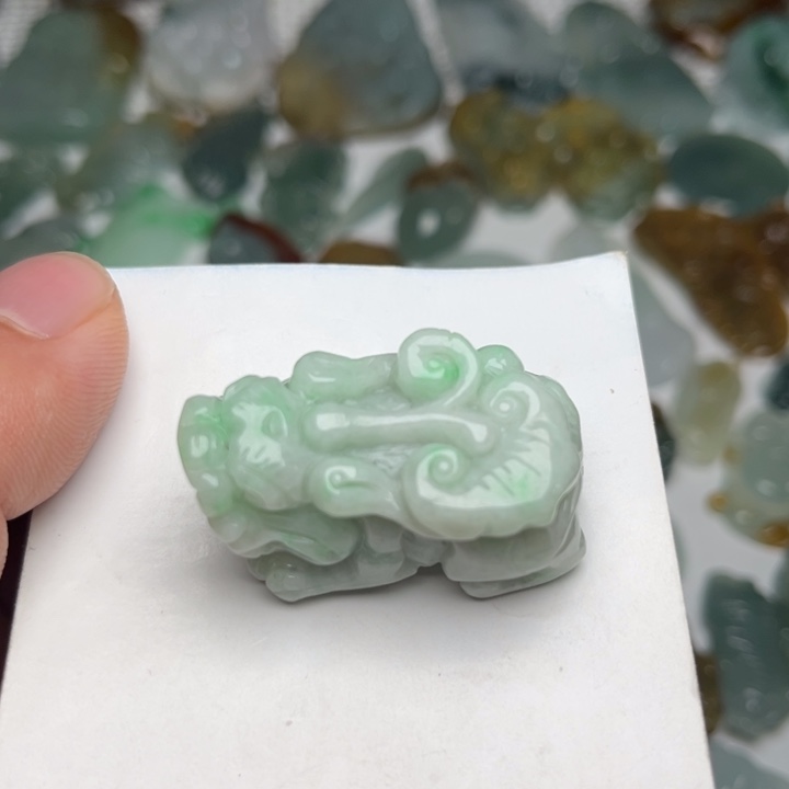 翡翠未镶嵌颈饰貔貅