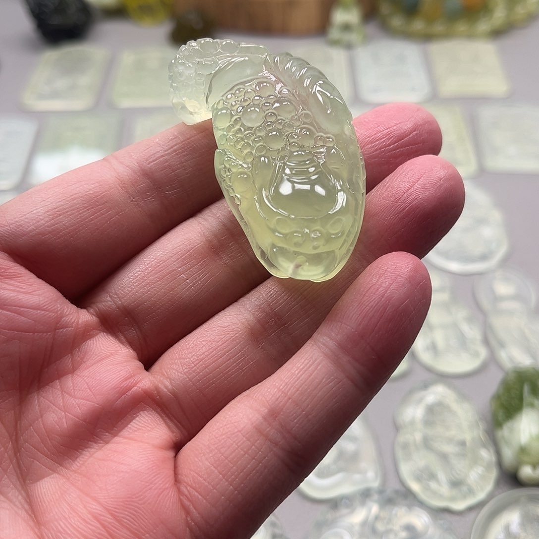 蛇纹石玉颈饰未镶嵌