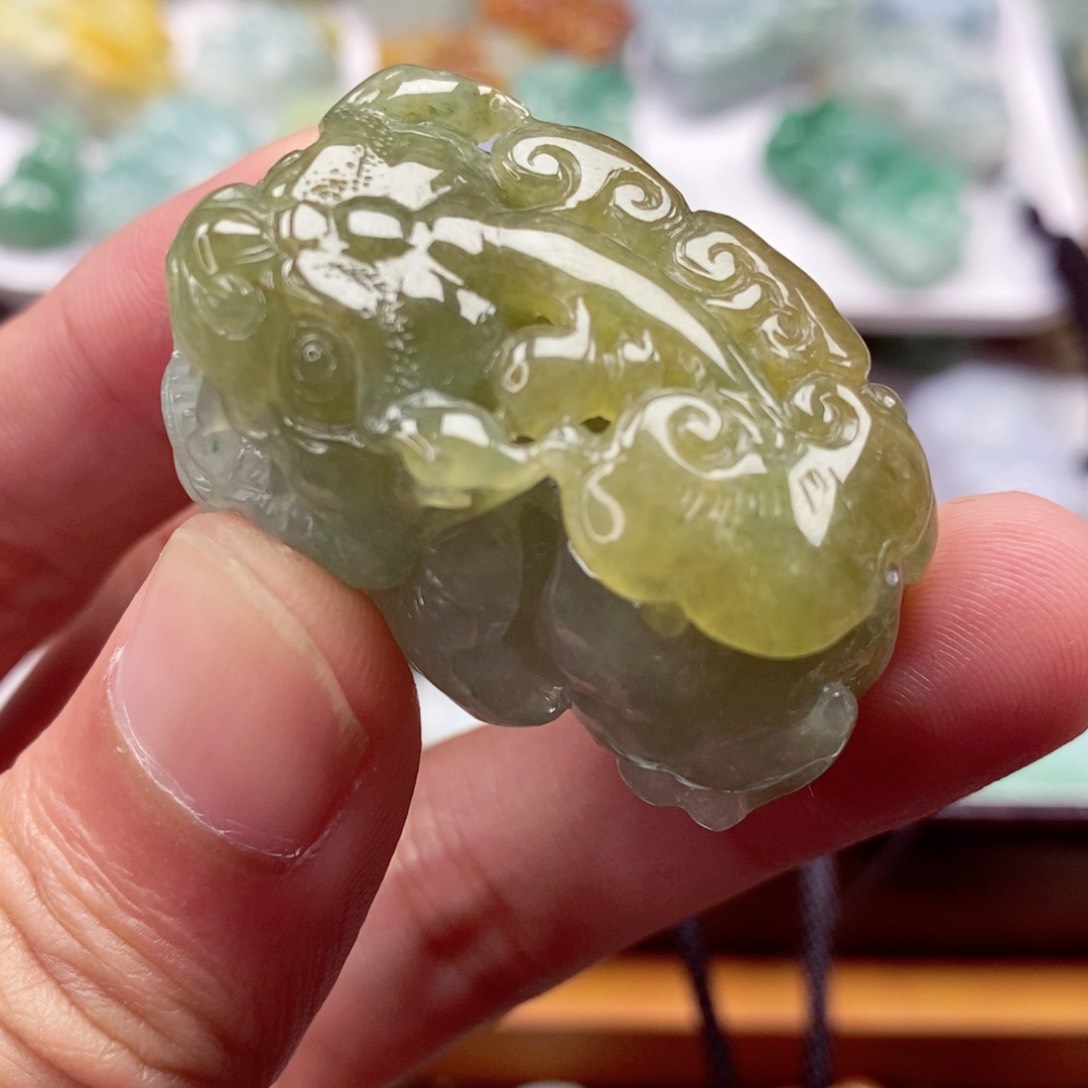 翡翠颈饰未镶嵌翡翠