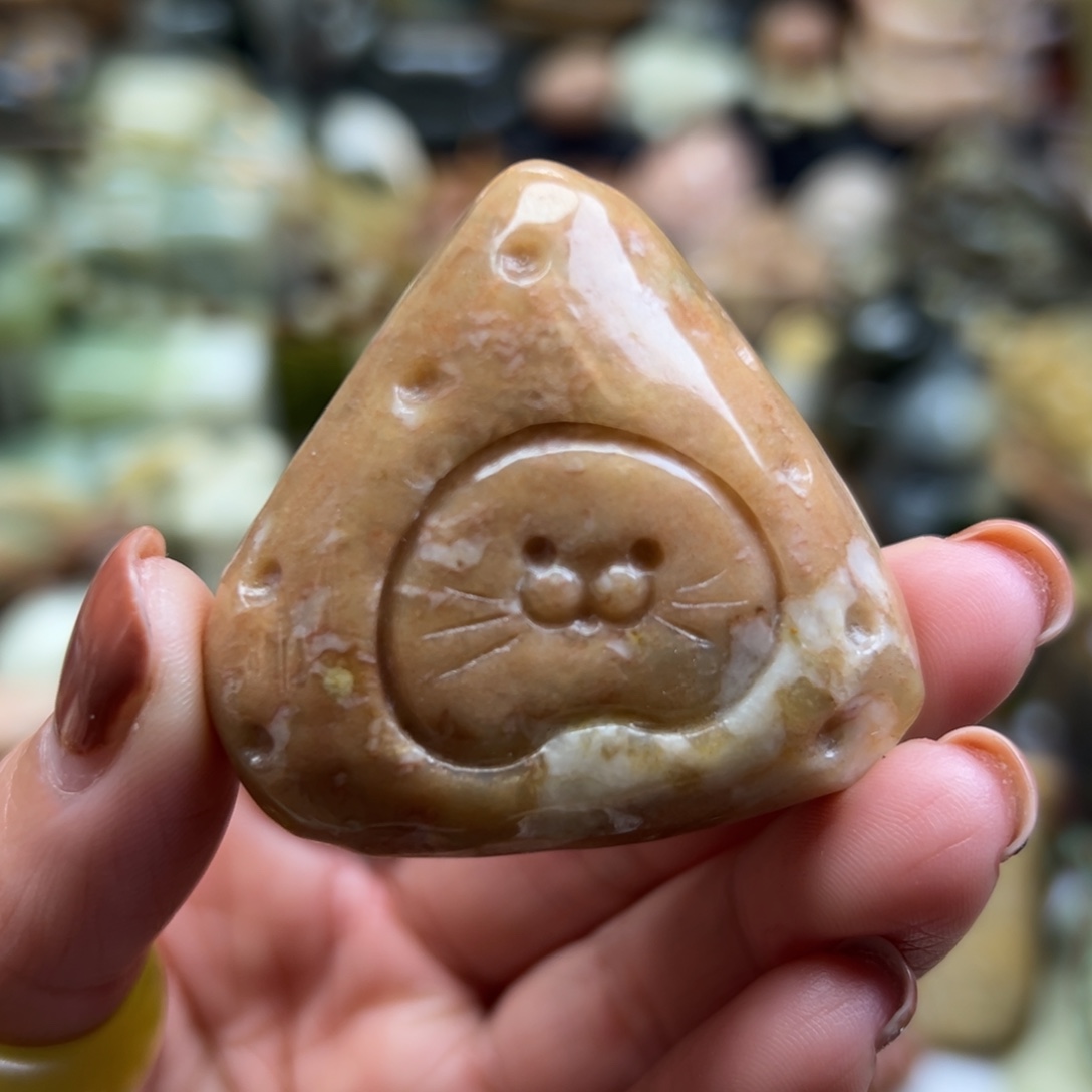 岫玉未镶嵌颈饰辽阳粉奶酪猫