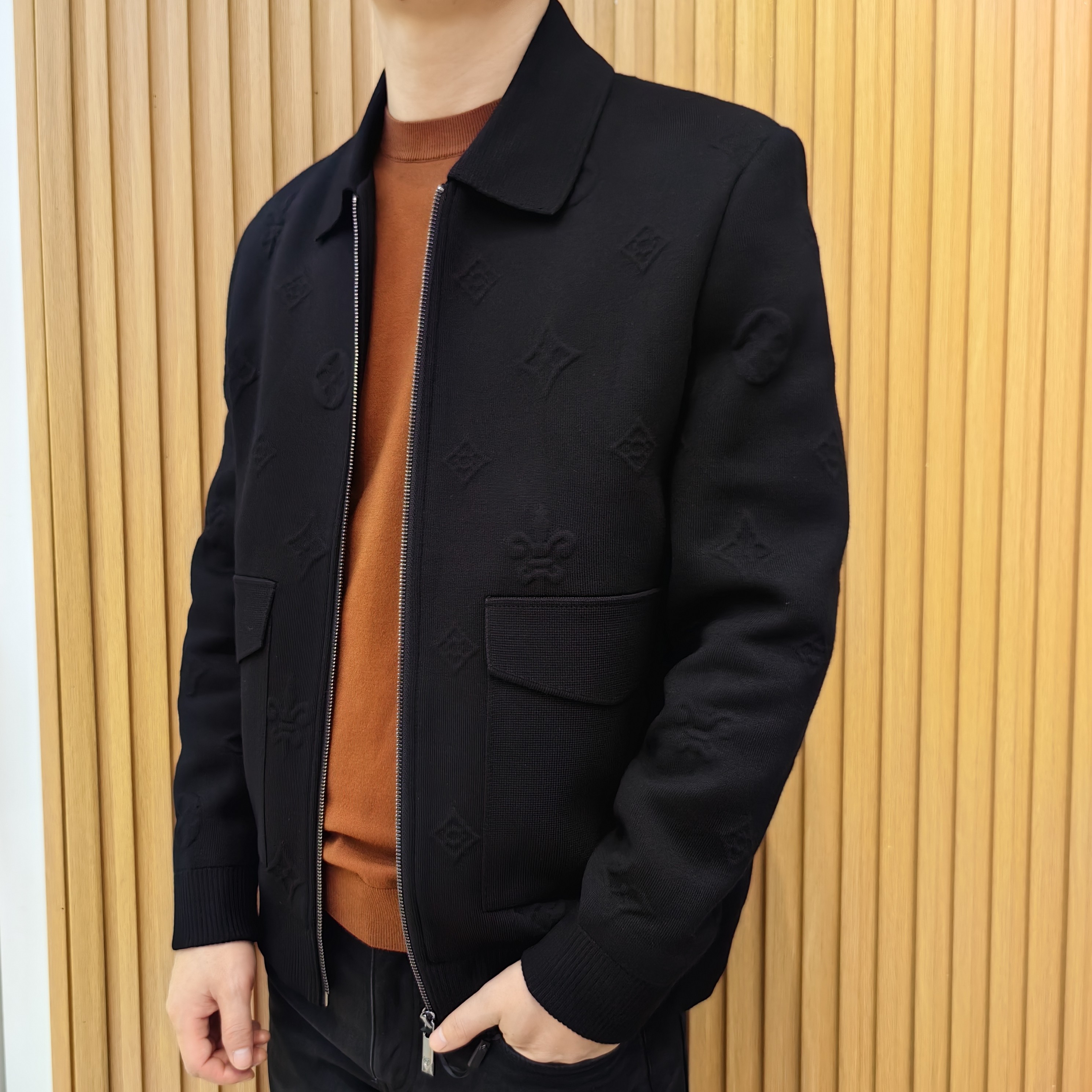 实体店秋季纯色针织翻领夹克 高级感压花针织外套