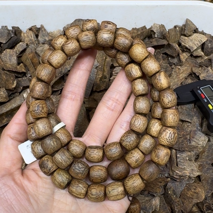 沉香手串白棋沉浮