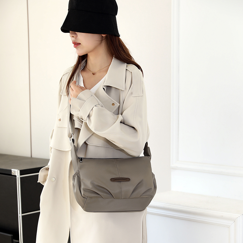 多层包单肩斜跨包女士包包通勤时尚拉链防水单肩包夏季布包多隔层