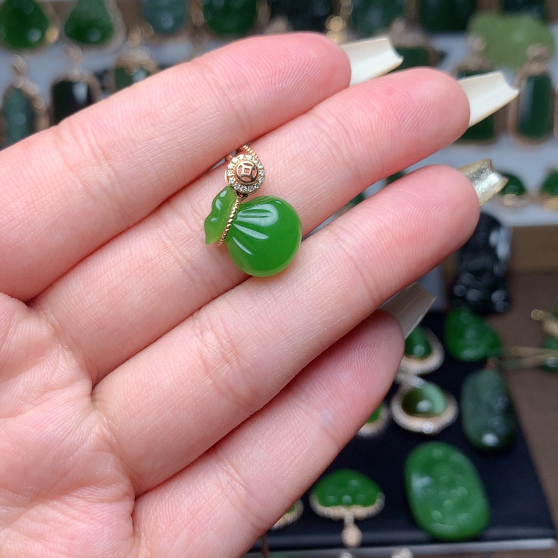 和田玉（碧玉）吊坠18K金镶嵌