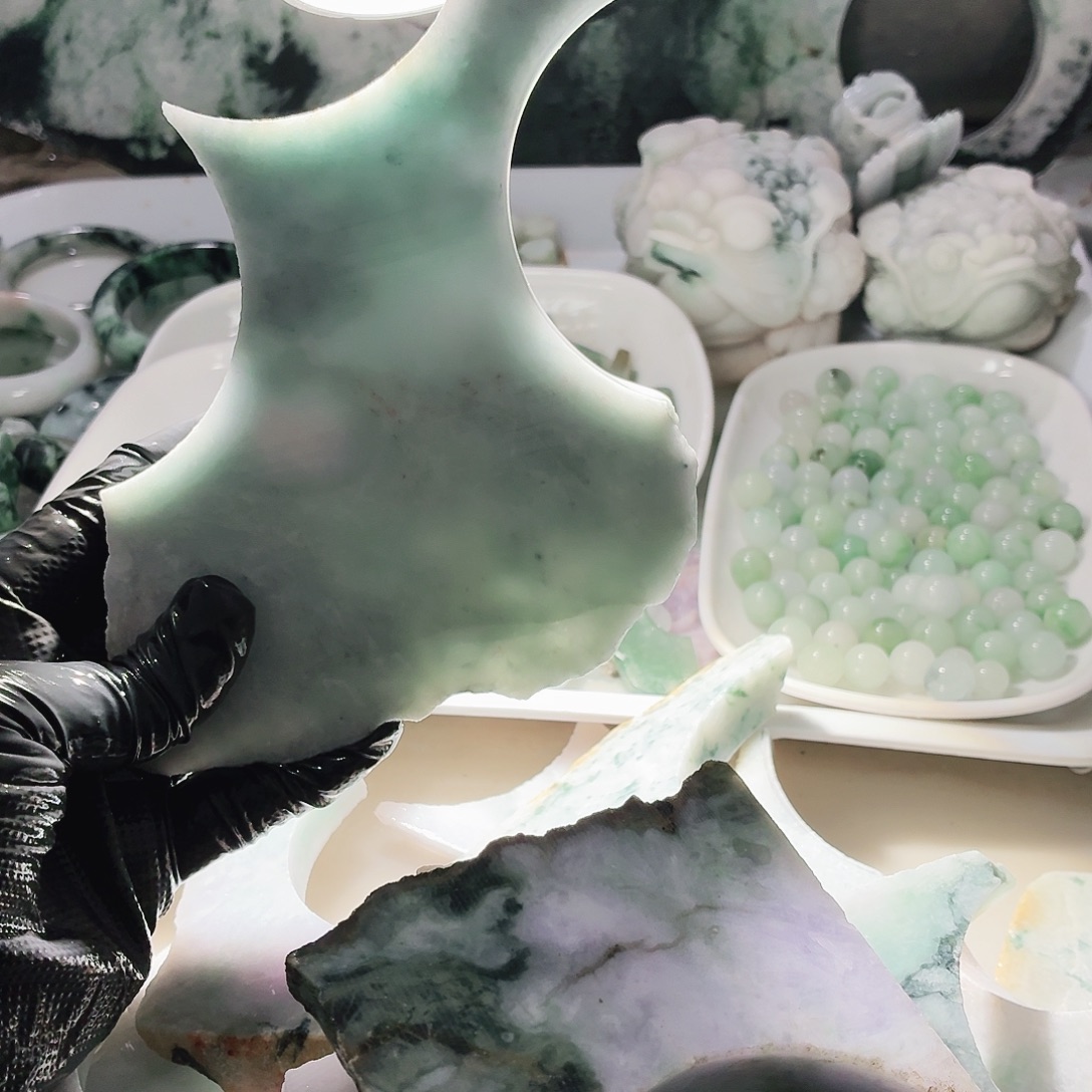 翡翠未镶嵌颈饰边角料