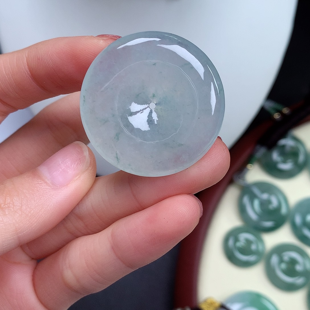 翡翠颈饰未镶嵌平安扣