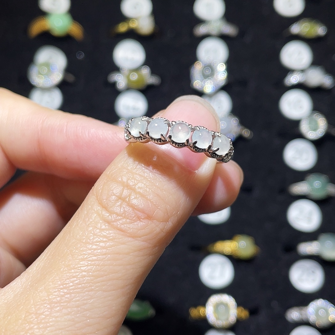 翡翠未镶嵌戒指戒指