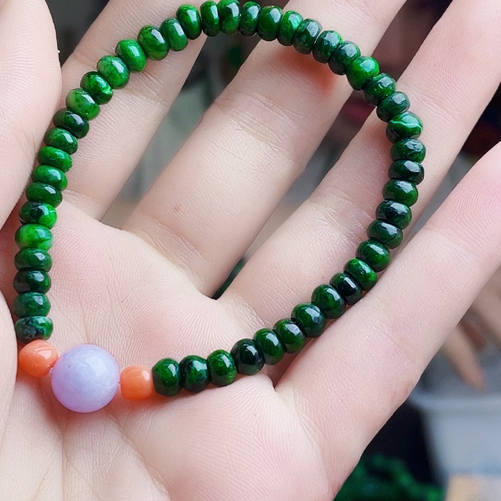 翡翠未镶嵌颈饰多样性