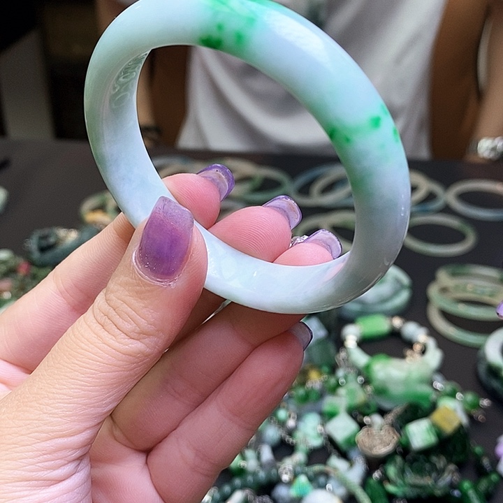 翡翠未镶嵌颈饰朱**?带证书55.8圈包邮费