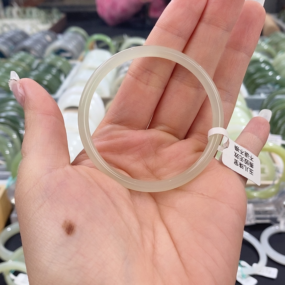 和田玉手镯未镶嵌51