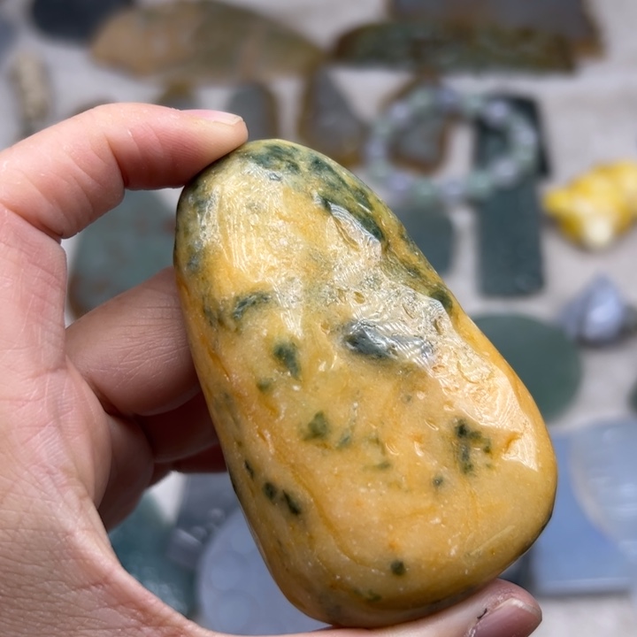 翡翠颈饰未镶嵌毛料