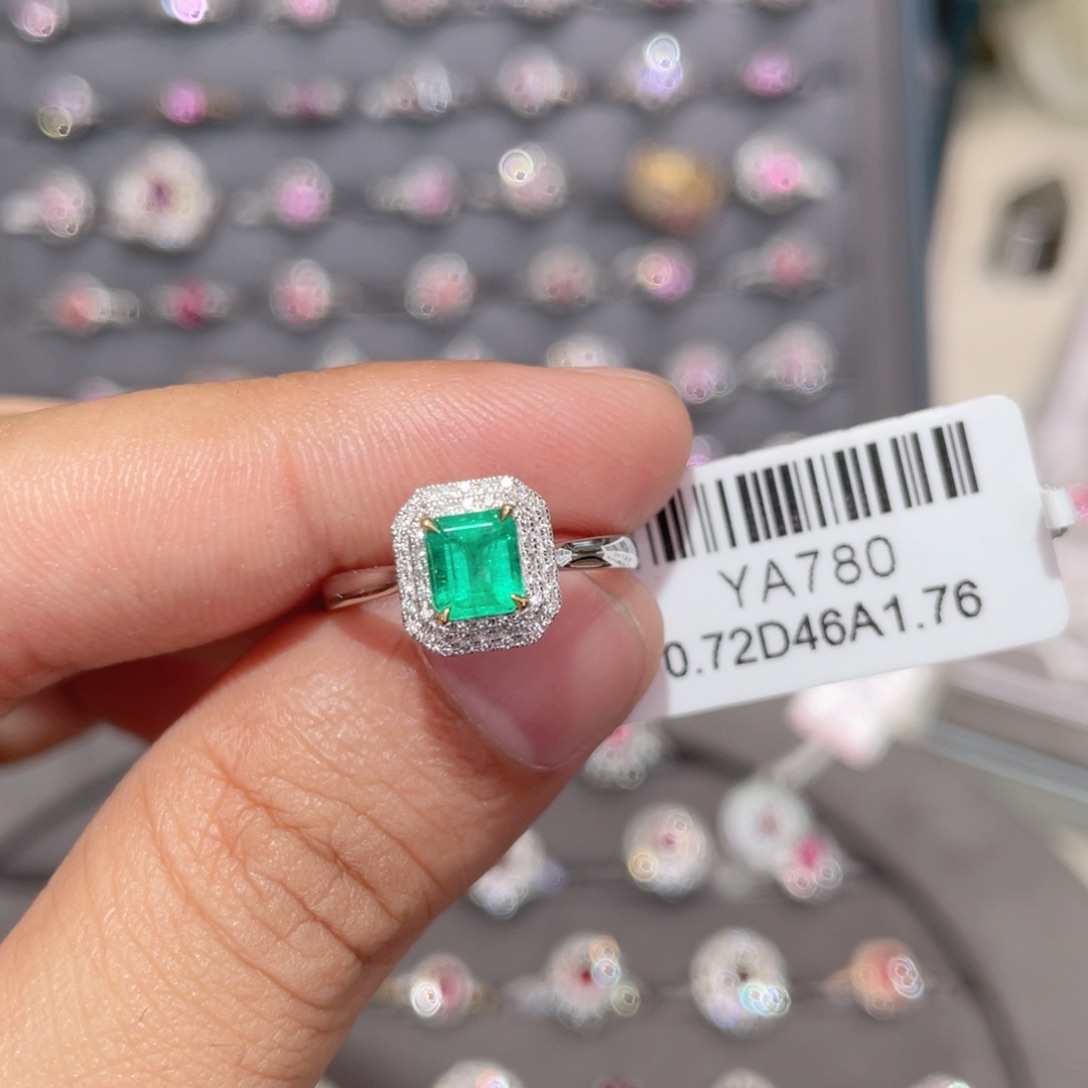 祖母绿戒指18K金镶嵌0.72ct 哥伦比亚