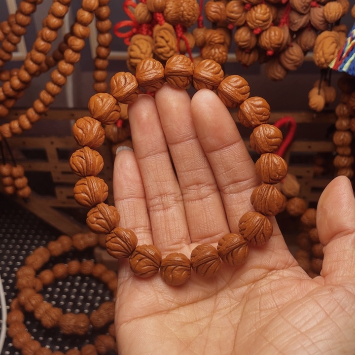 木质类龙纹桃枭挂件