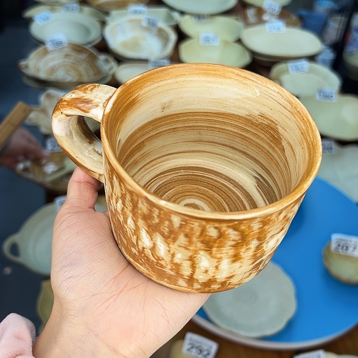 勺子款陶瓷杯子。杯子。