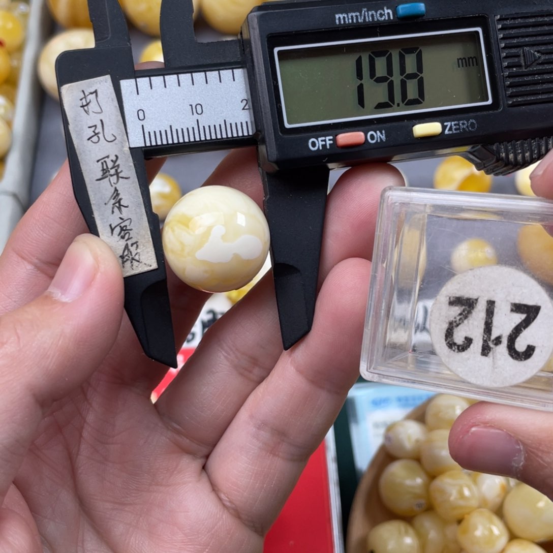 蜜蜡珠宝奇石未镶嵌