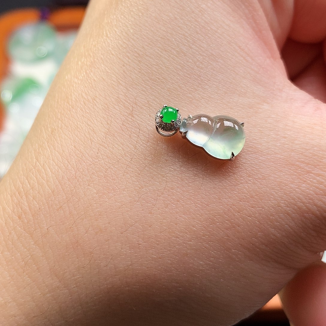 吊坠(不含链)18K金镶嵌翡翠葫芦