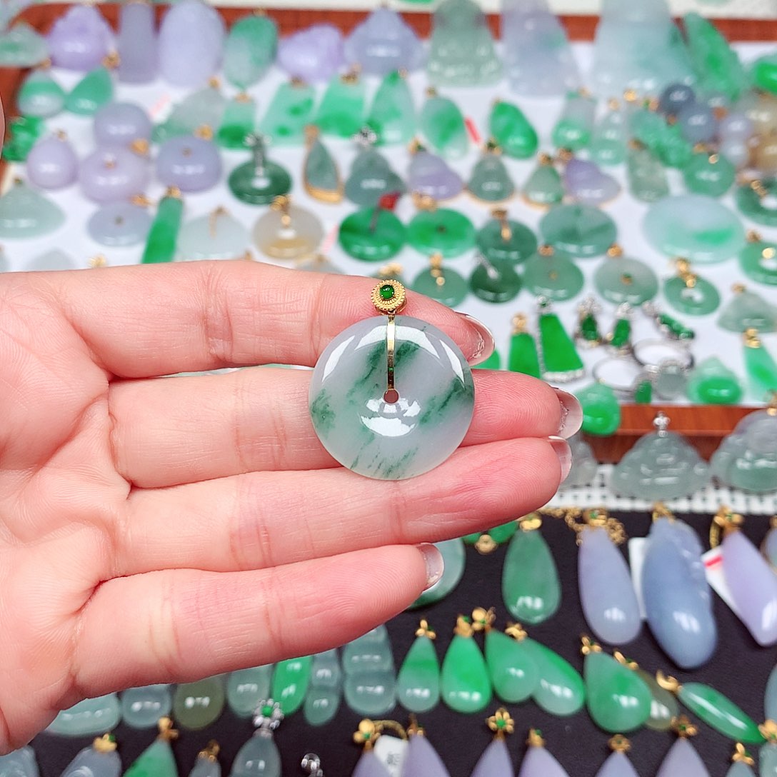 翡翠颈饰18K金镶嵌天然翡翠A货