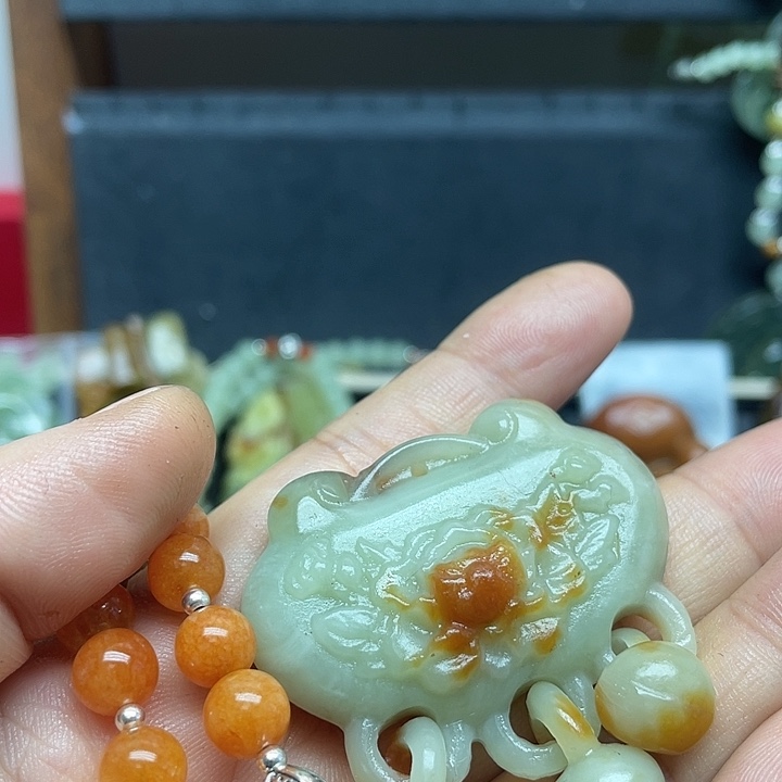 未镶嵌蛇纹石玉颈饰