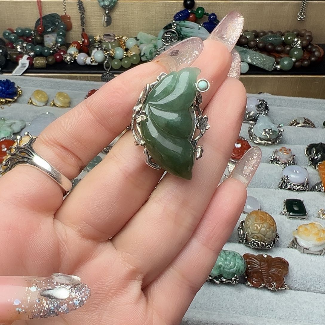 翡翠颈饰未镶嵌水*吊坠