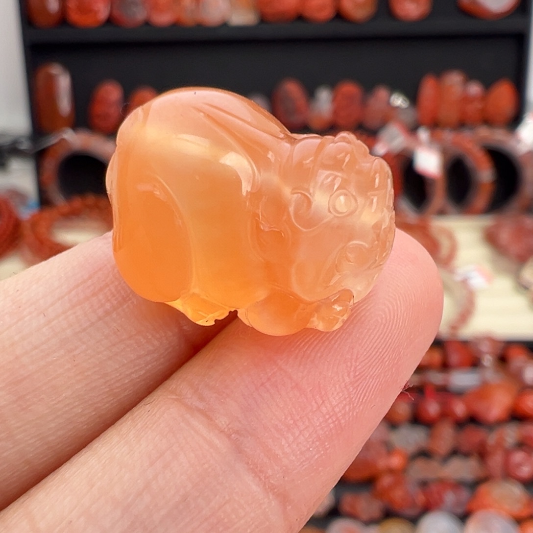 南红玛瑙未镶嵌颈饰通孔貔貅