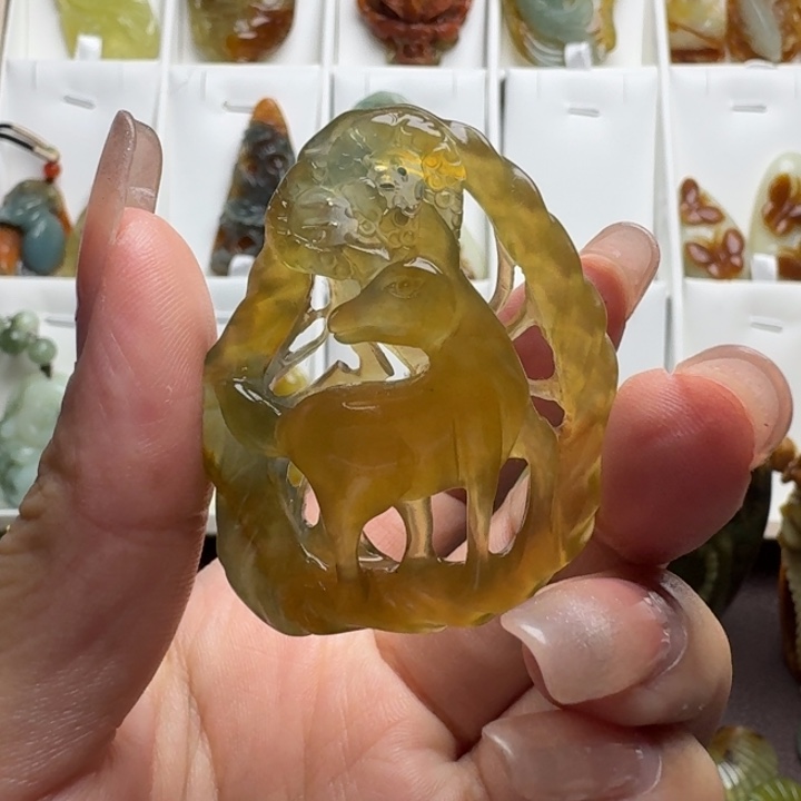 未镶嵌蛇纹石玉吊坠