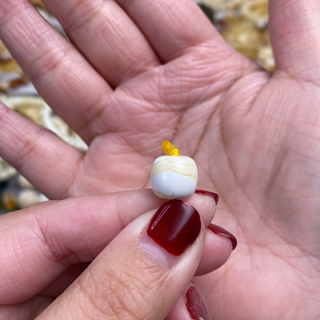 琥珀裸石未镶嵌漆瓷白老型单珠10.8