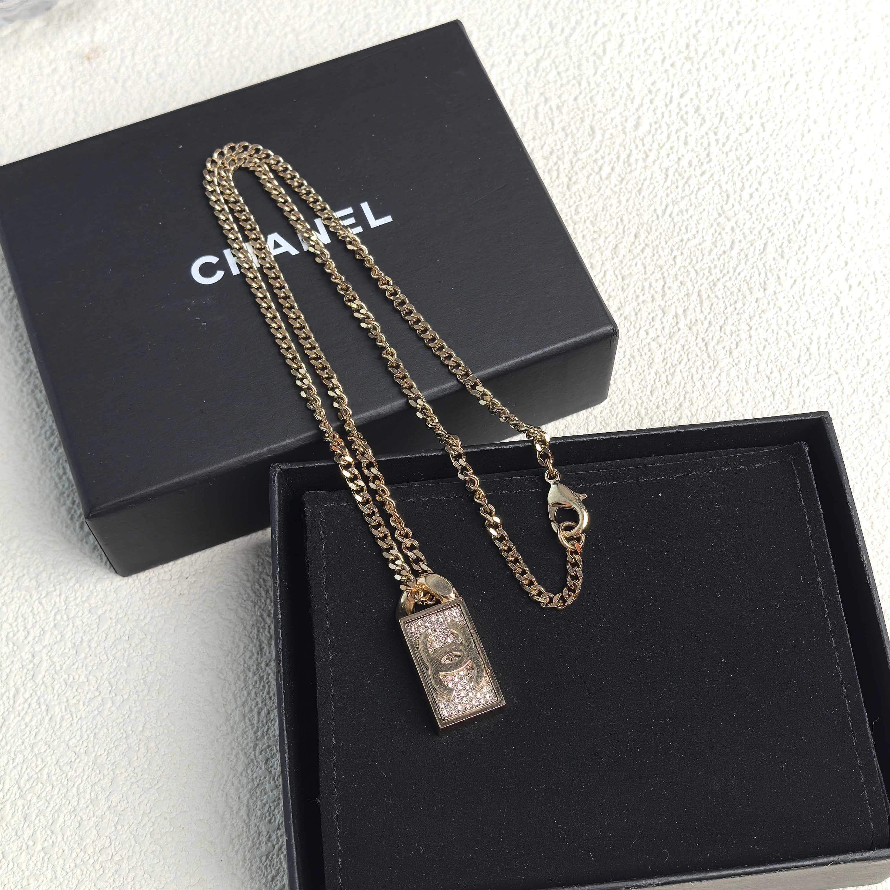 95新 Chanel/香奈儿 泡泡中古Chanel满钻方牌吊坠锁骨链