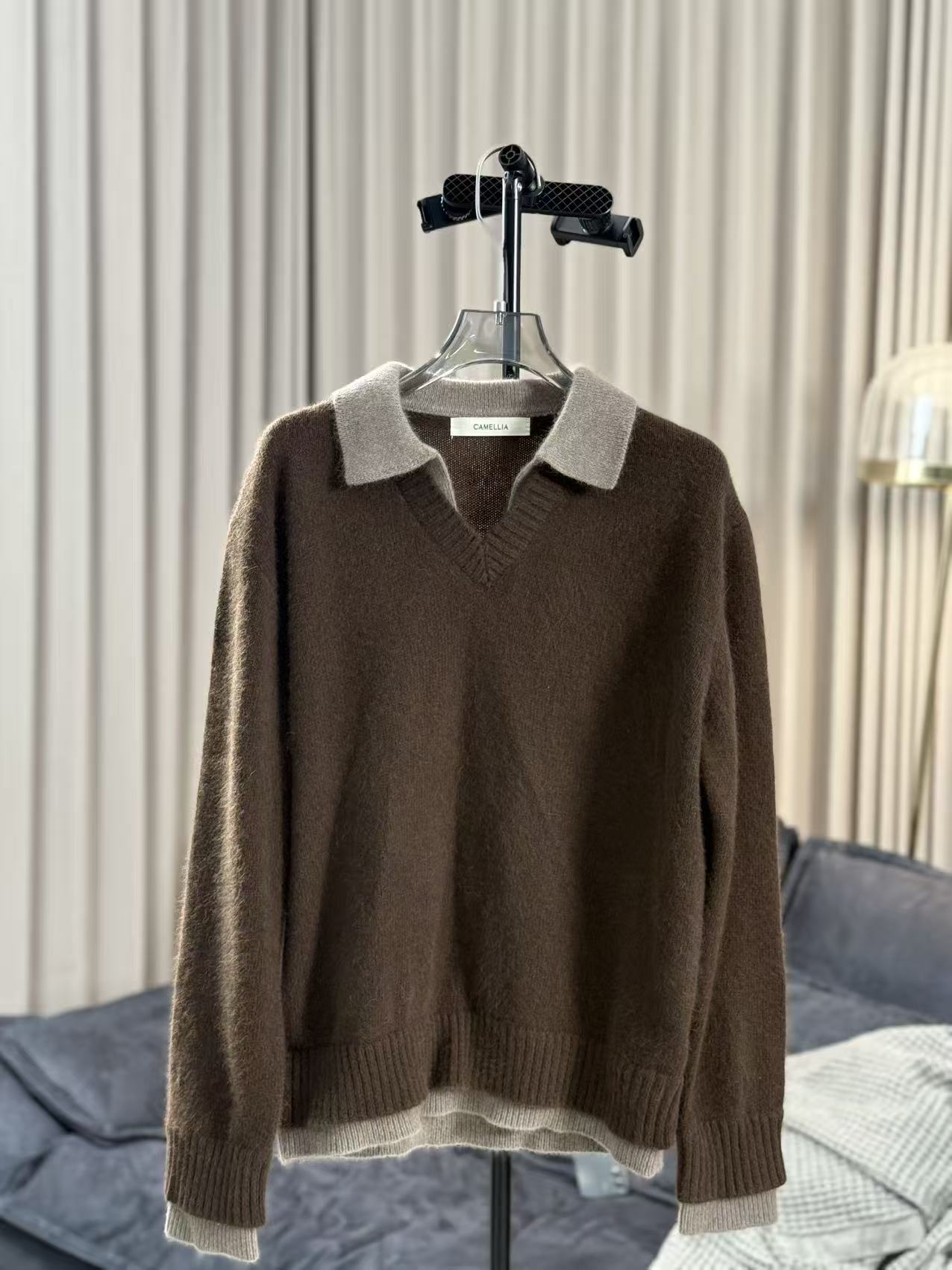 【柳青女装】2025冬季新款翻领假两件剪刀领羊毛衫咖