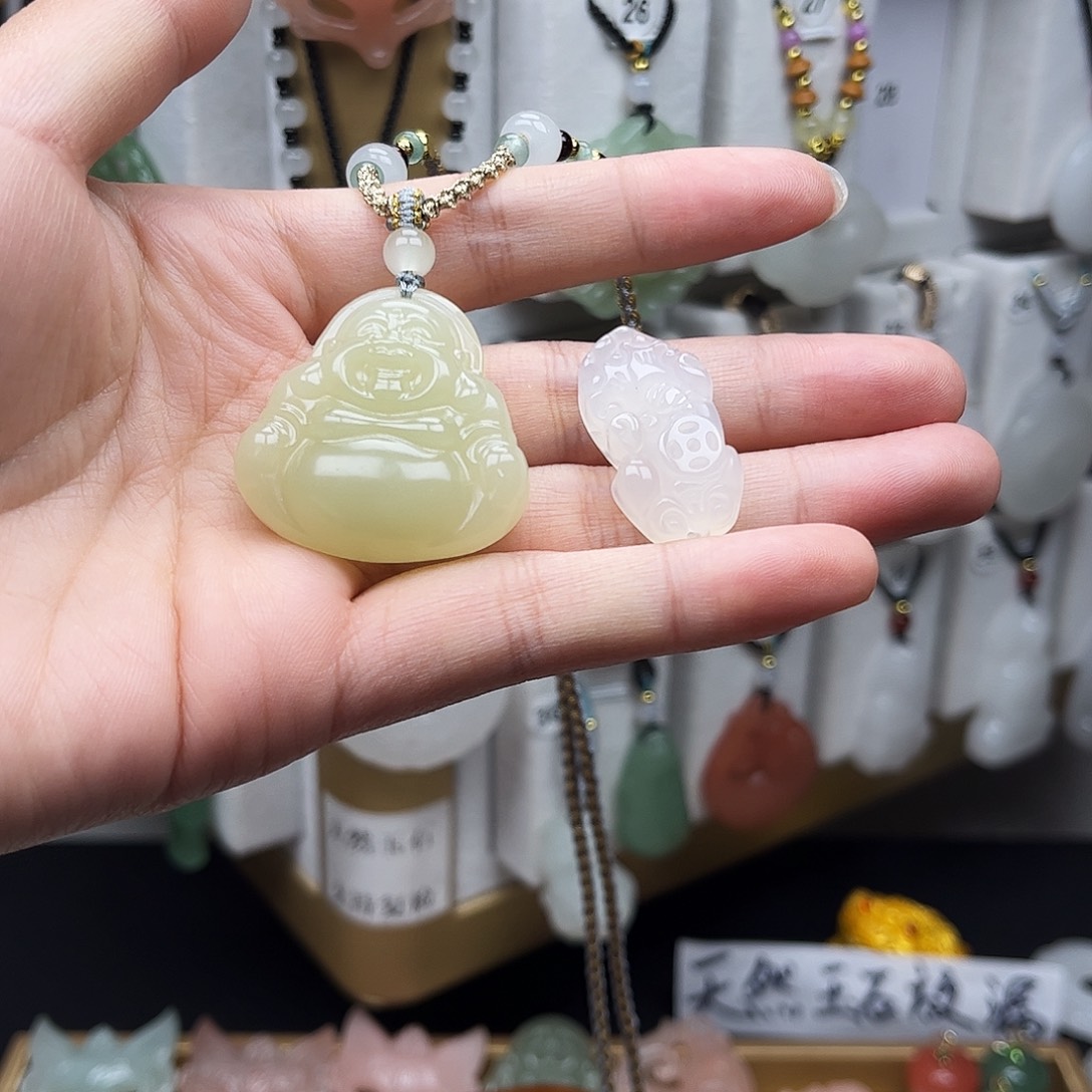 石英质玉未镶嵌颈饰