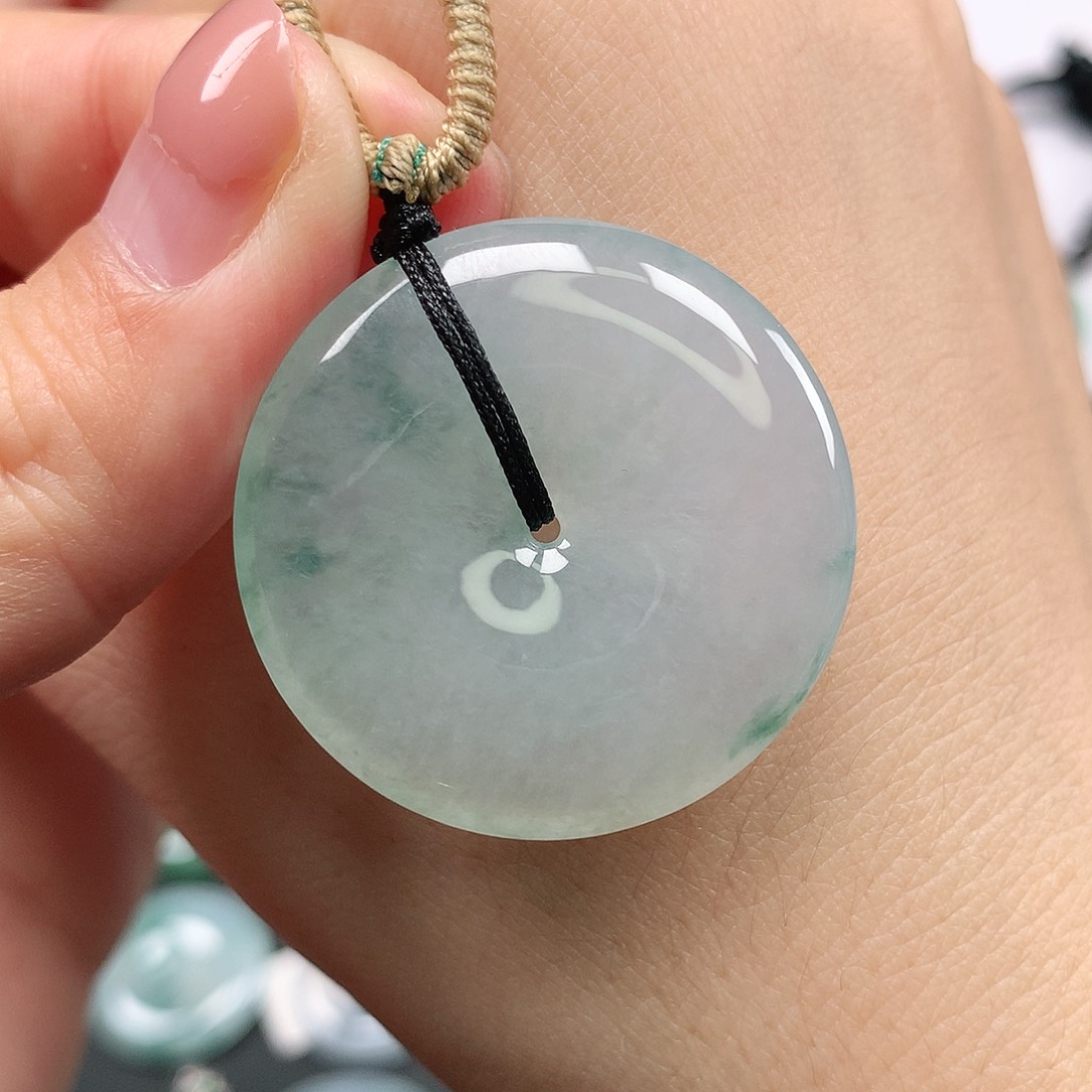 翡翠颈饰未镶嵌平安