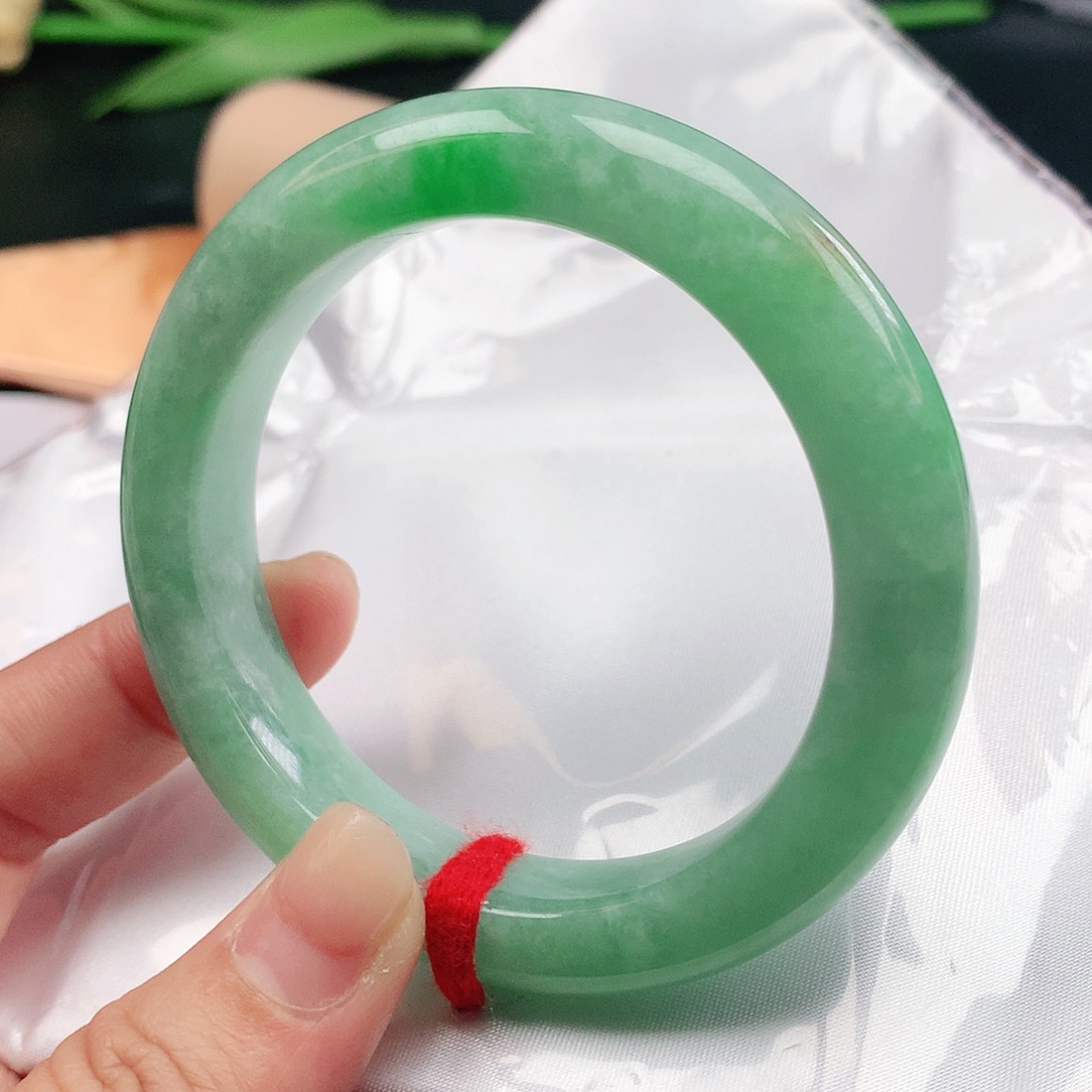 翡翠手镯未镶嵌55圈2323