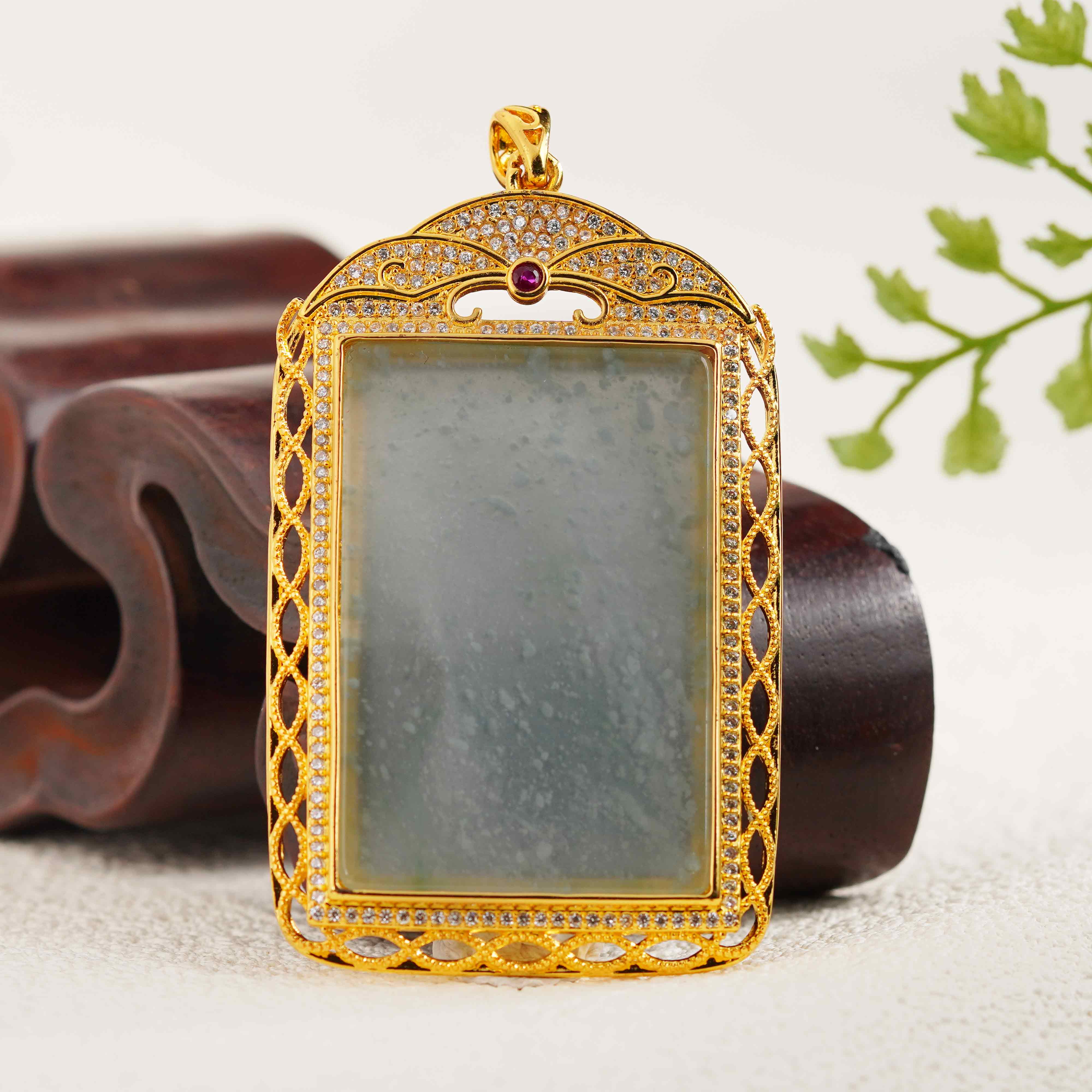 珠光宝气-光彩照人-高雅华贵-精美绝伦-翡翠无事牌吊坠