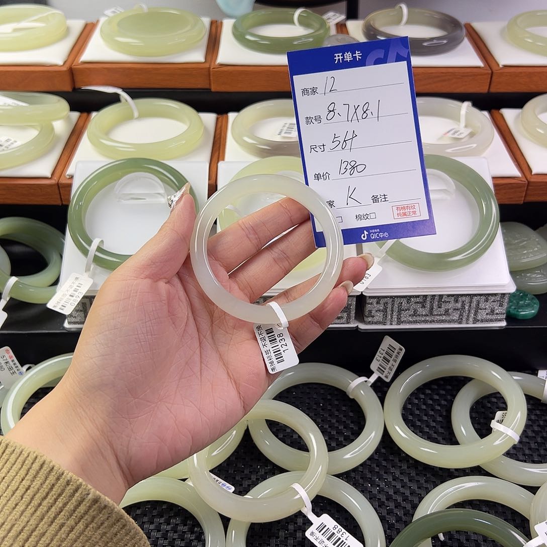 和田玉手镯未镶嵌K****a