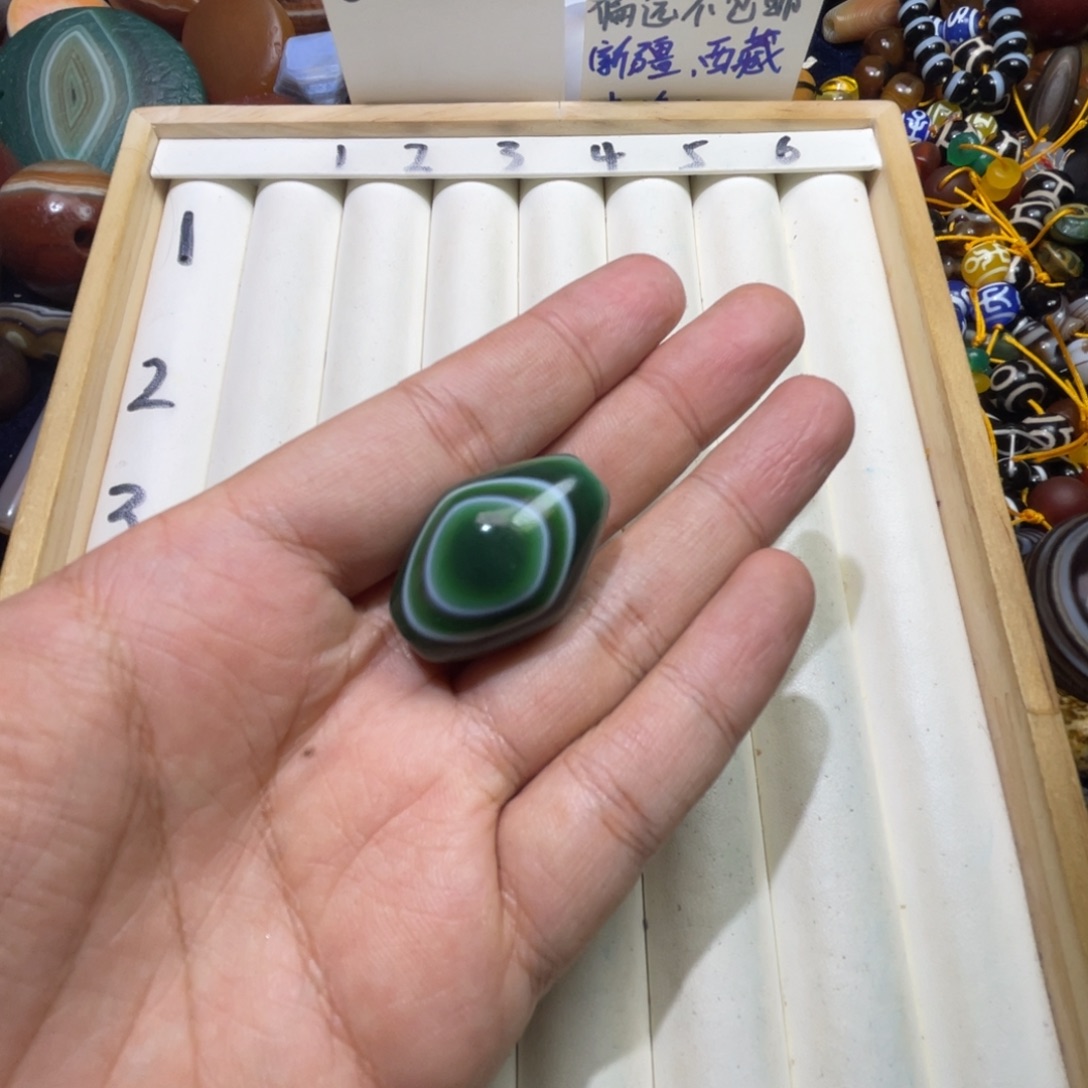 蓝****玛瑙/玉髓未镶嵌珠宝半成品